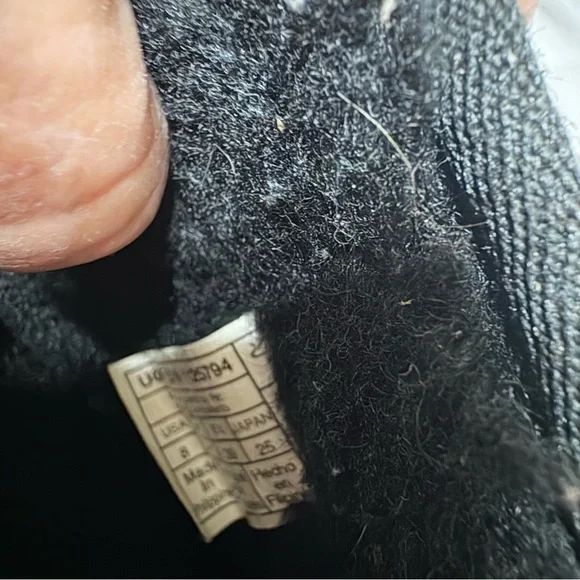 UGG Classic Short Leather Boots in black. - Picture 6 of 9